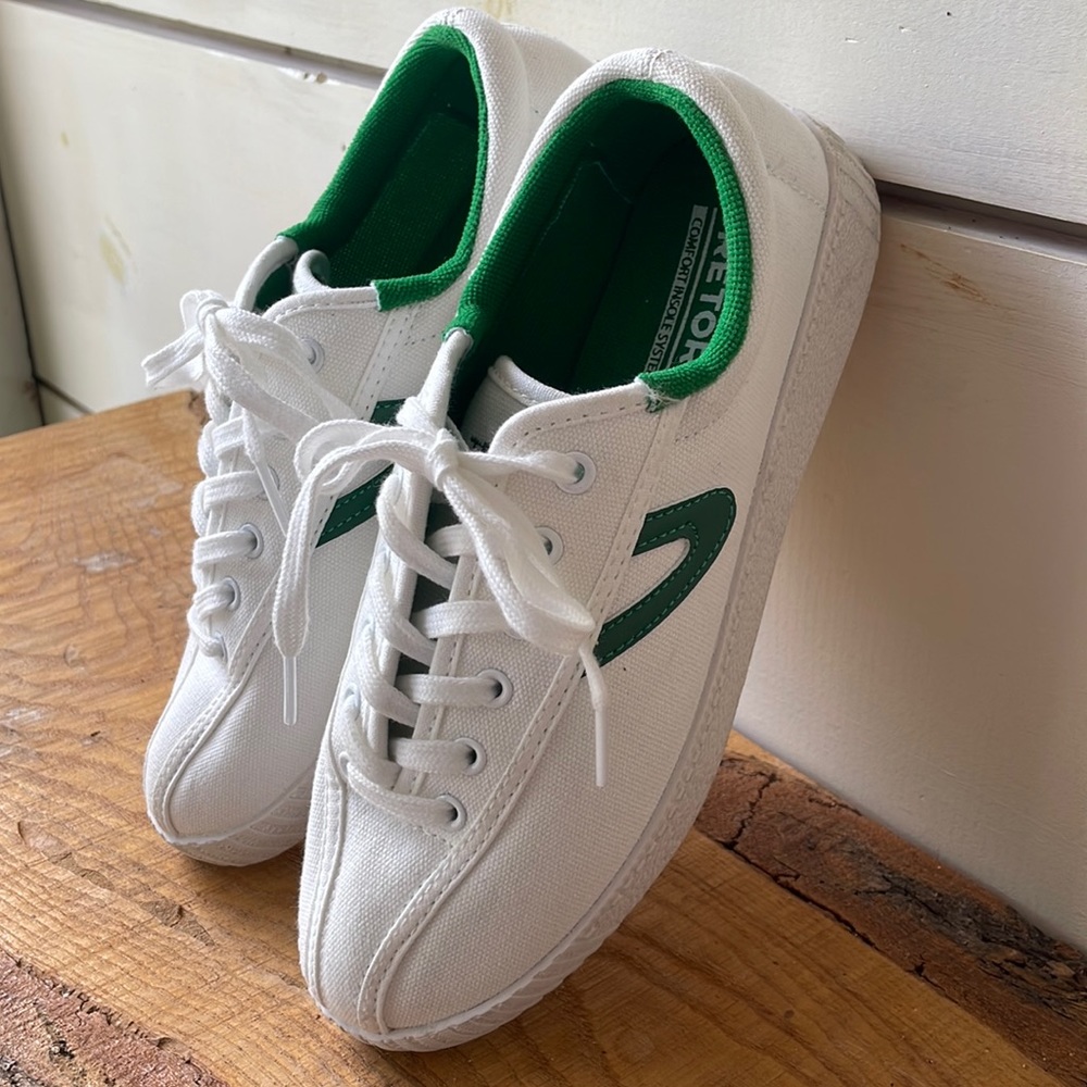 Tretorn canvas show never worn